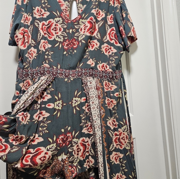floral romper with cape - Picture 5 of 5